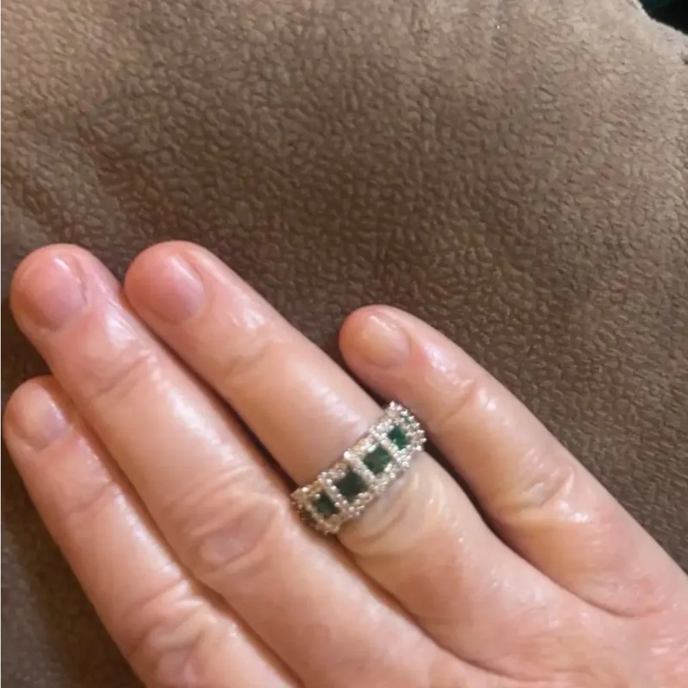 🆕 Beautiful Emerald Moissanite CZ Silver Cigar Band Ring